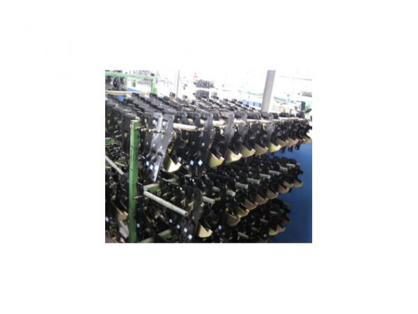 駕駛室翻轉(zhuǎn)鎖緊機構(gòu)