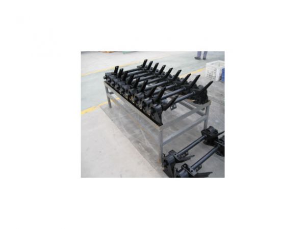 駕駛室翻轉(zhuǎn)鎖緊機構(gòu)